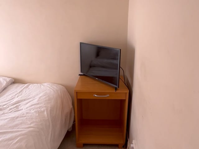 Video 1: Double Bed, Smart TV, Reading Table and Chair