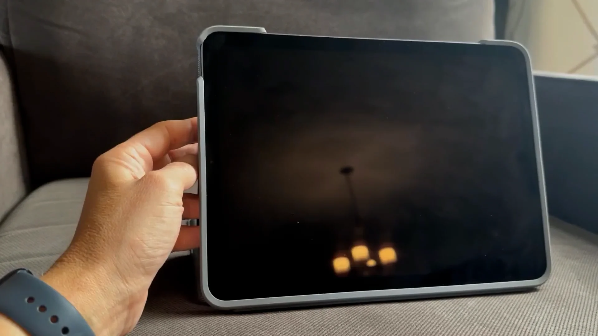 Opening an ipad closing out of apps