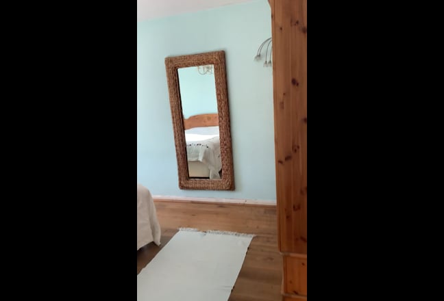 A lovely double room for rent - female only Main Photo