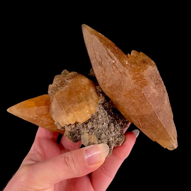 Calcite (doubly-terminated) (classic locality)