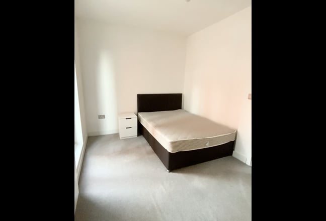 Double Room Female House Share in Modern Terrace  Main Photo