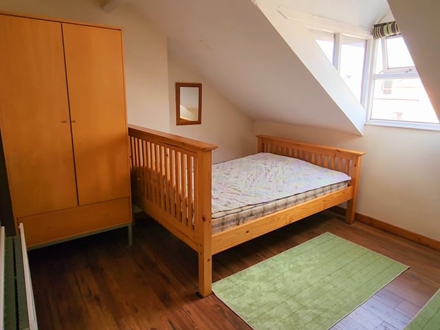 Double Room in a Clean House Near University Main Photo