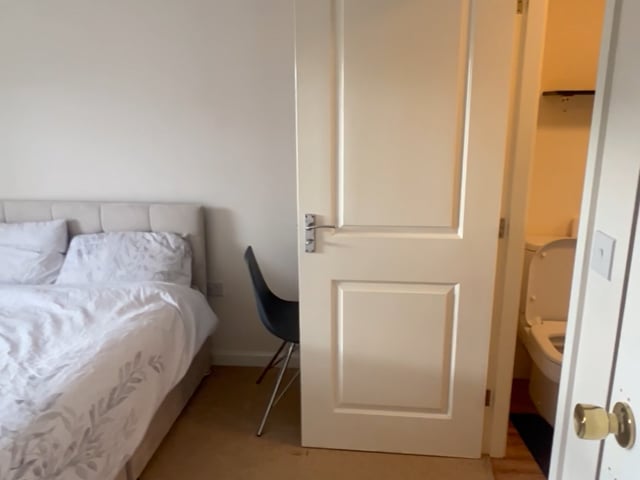 En-suite double bedroom near city hospital  Main Photo