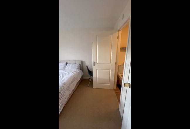 En-suite double bedroom near city hospital  Main Photo