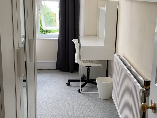 Small bright double room in lovely maisonette Main Photo