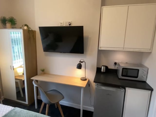 Studio style en-suite rooms with mini Kitchenette  Main Photo