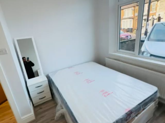 2 Bedroom Available only 15 min walk tube station  Main Photo