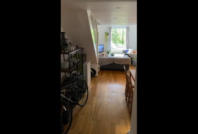 Cosy double in sociable Clapham flatshare Main Photo