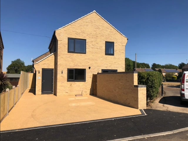 Video 1: Detached house with parking and bike store