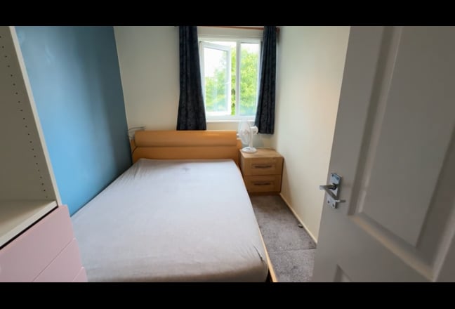 Room available to rent Main Photo