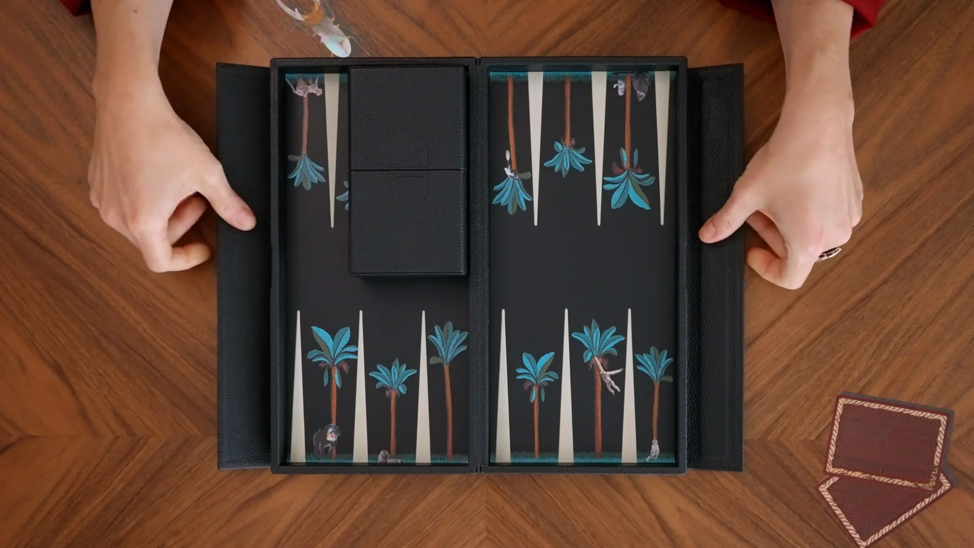 Monmon　オーダーページ　アルレッキーノ On Safari: Monkey Travel Backgammon Set | Alexandra Llewellyn