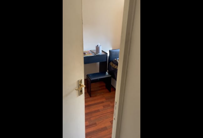 Double room opposite Stepney Green Station  Main Photo