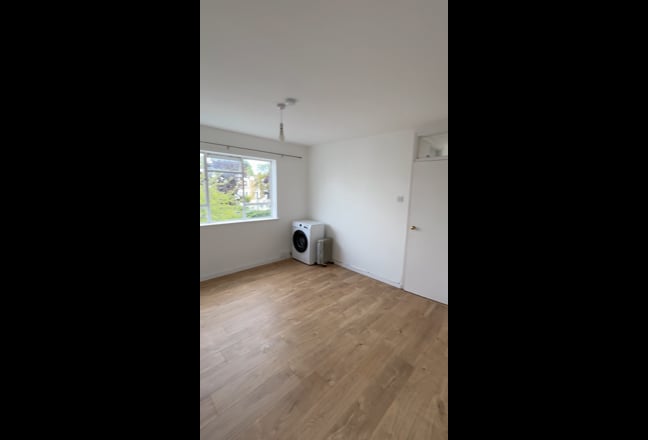 Newly Refurbished Top Floor Studio Flat in Camden Main Photo