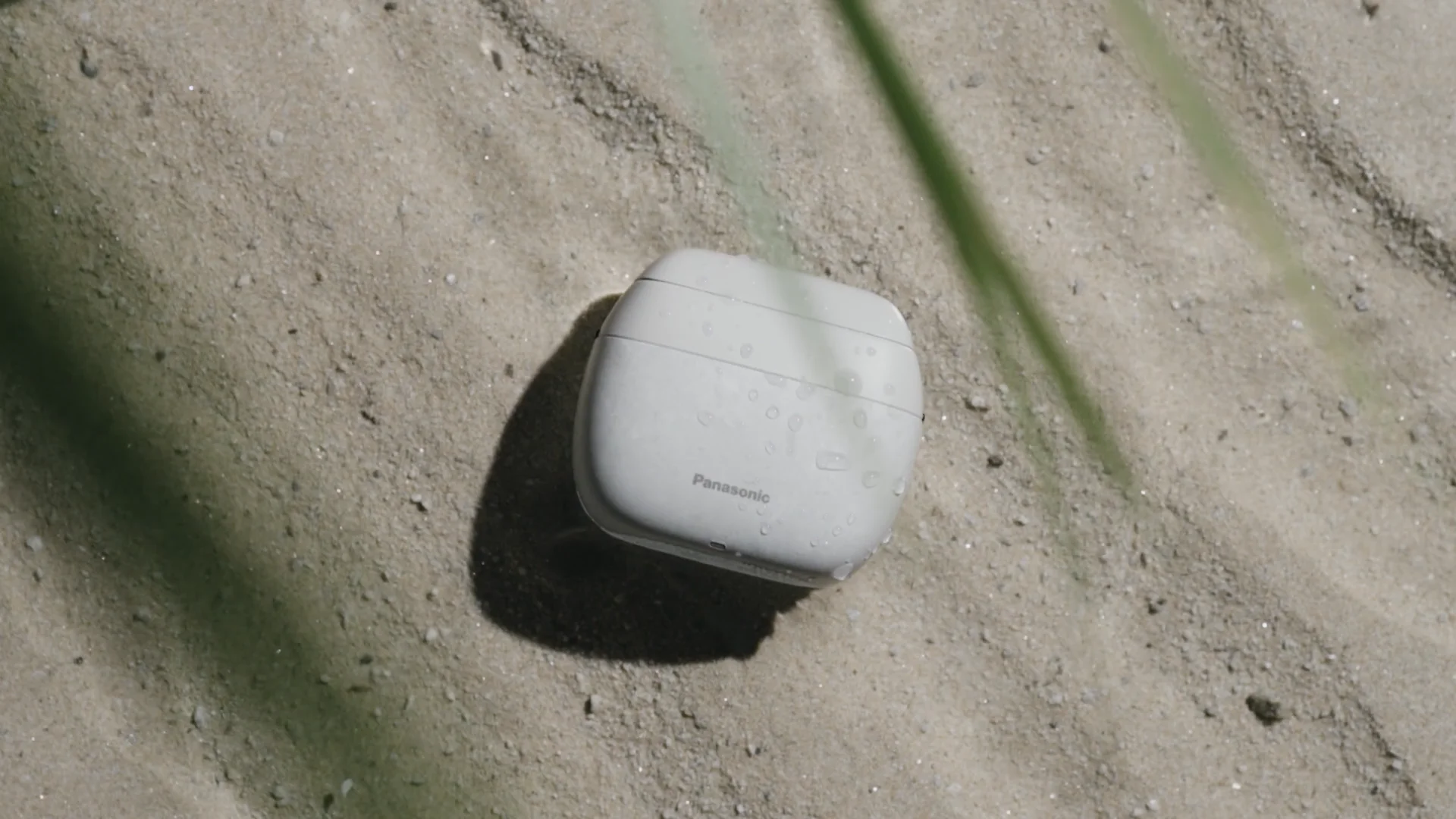 A refined shaving experience, in the PALM of your hand. The Panasonic ...