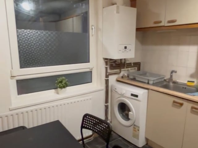 3 Rooms Available Close in Poplar /All SAINTS Main Photo