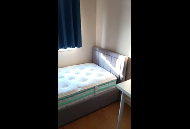 Wembley - Single Room with bathroom for rent Main Photo