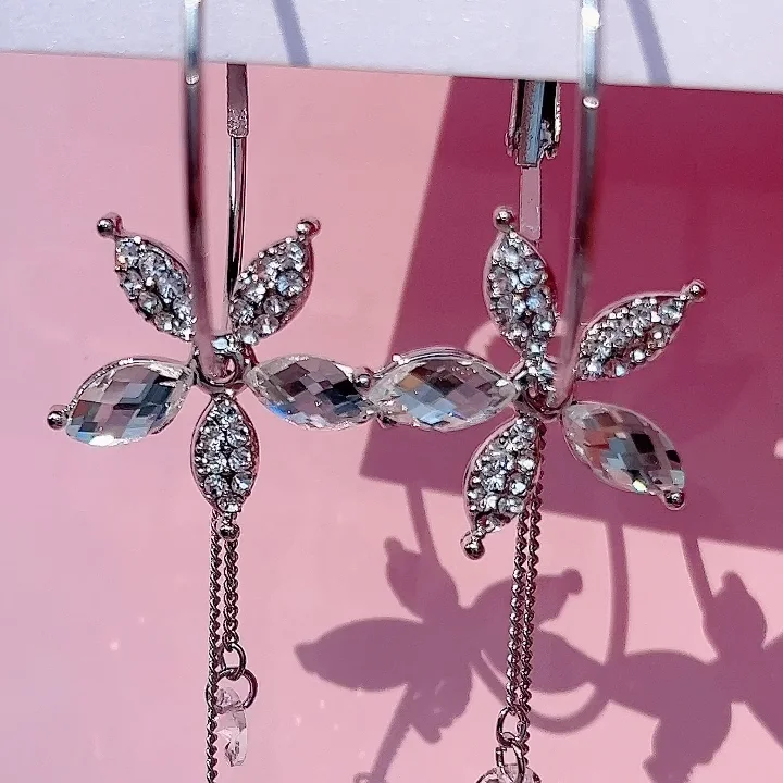 即購入OK flua【ゼクシィ掲載】butterfly flower ピアス ピアス