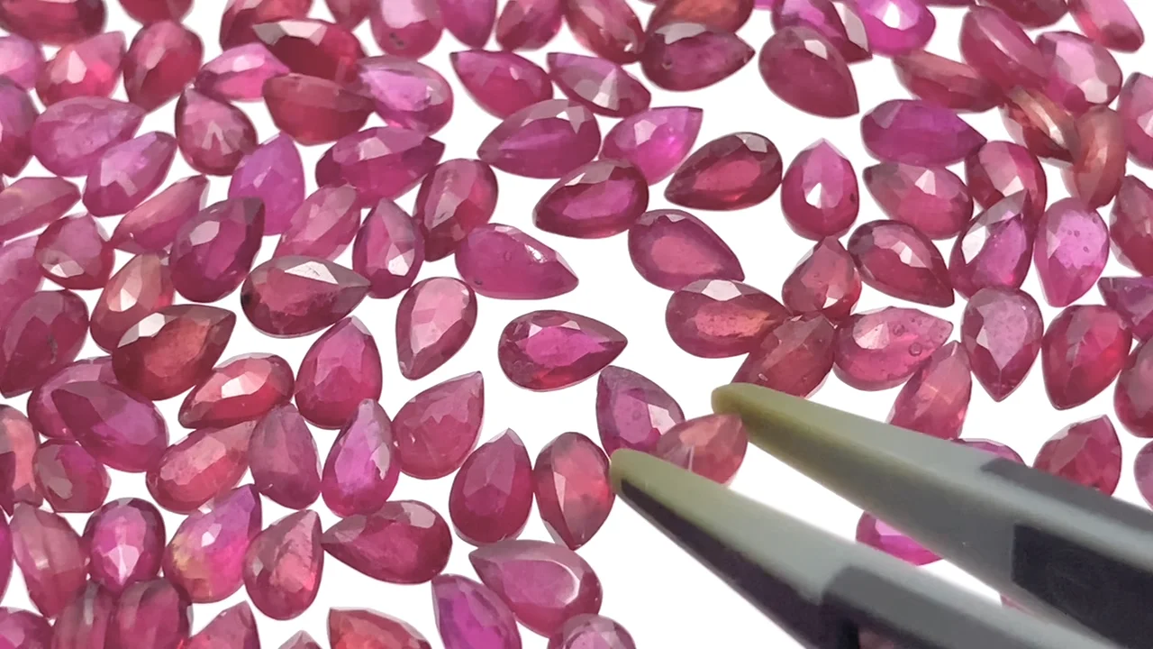 ルビー AA++ ルース ペアシェイプファセットカット5×3mm 10粒 - 天然石