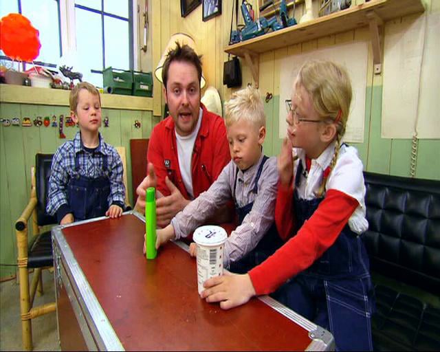 Trond med hammern plastemballasje on Vimeo