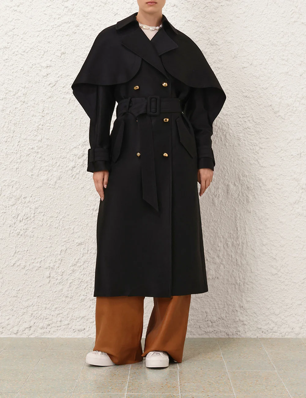 Gabardina estilo capa en negro en línea ZIMMERMANN