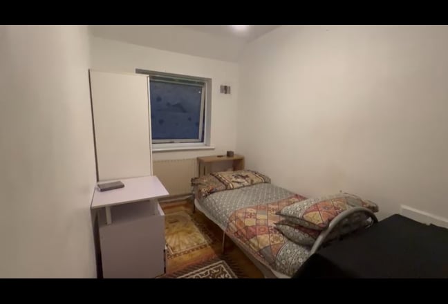 Big Single Furnished Room with All Bills Included  Main Photo