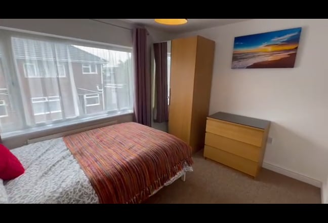 Ensuite Room/Desk/Cleaners in Hengrove BS14. Main Photo