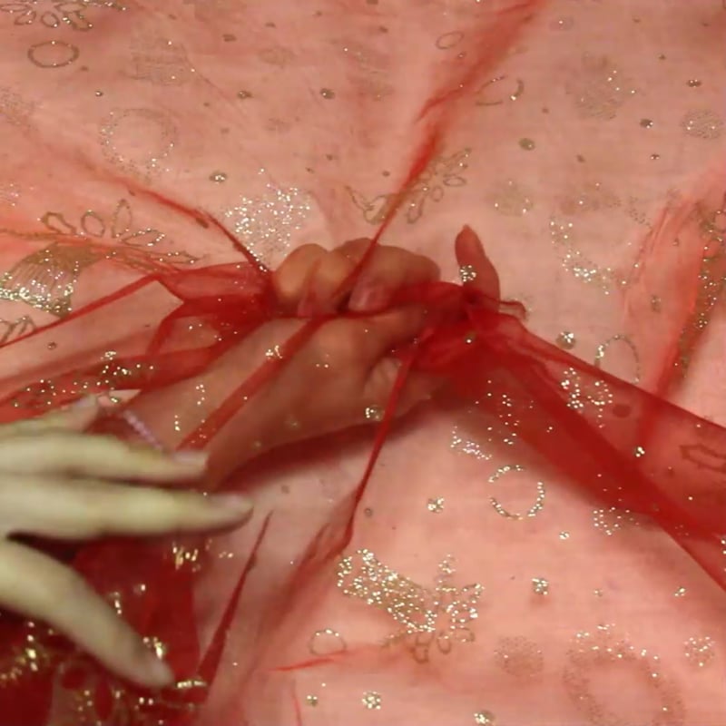 Vidéo: Organza imprimé Noël - Bougie dorée fond rouge