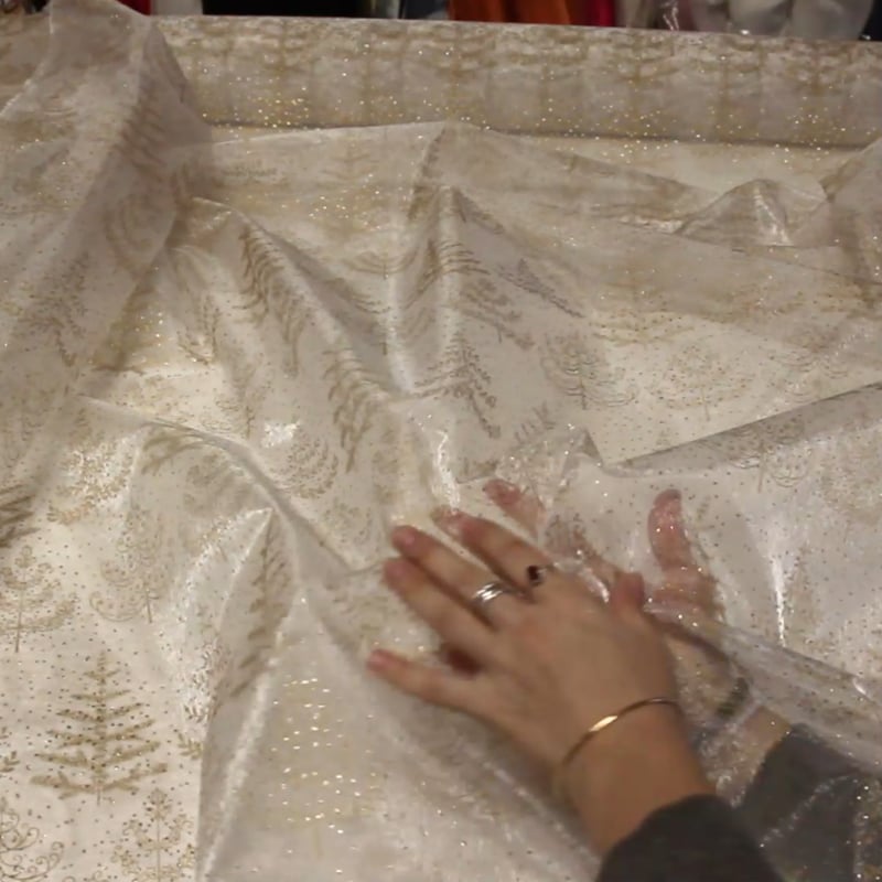 Vidéo: Organza imprimée Noël - Sapin doré