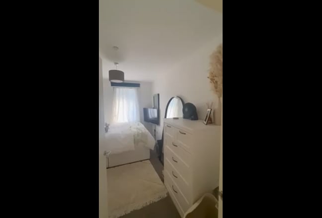 King size room 3-mins from Blackhorse Rd Station Main Photo