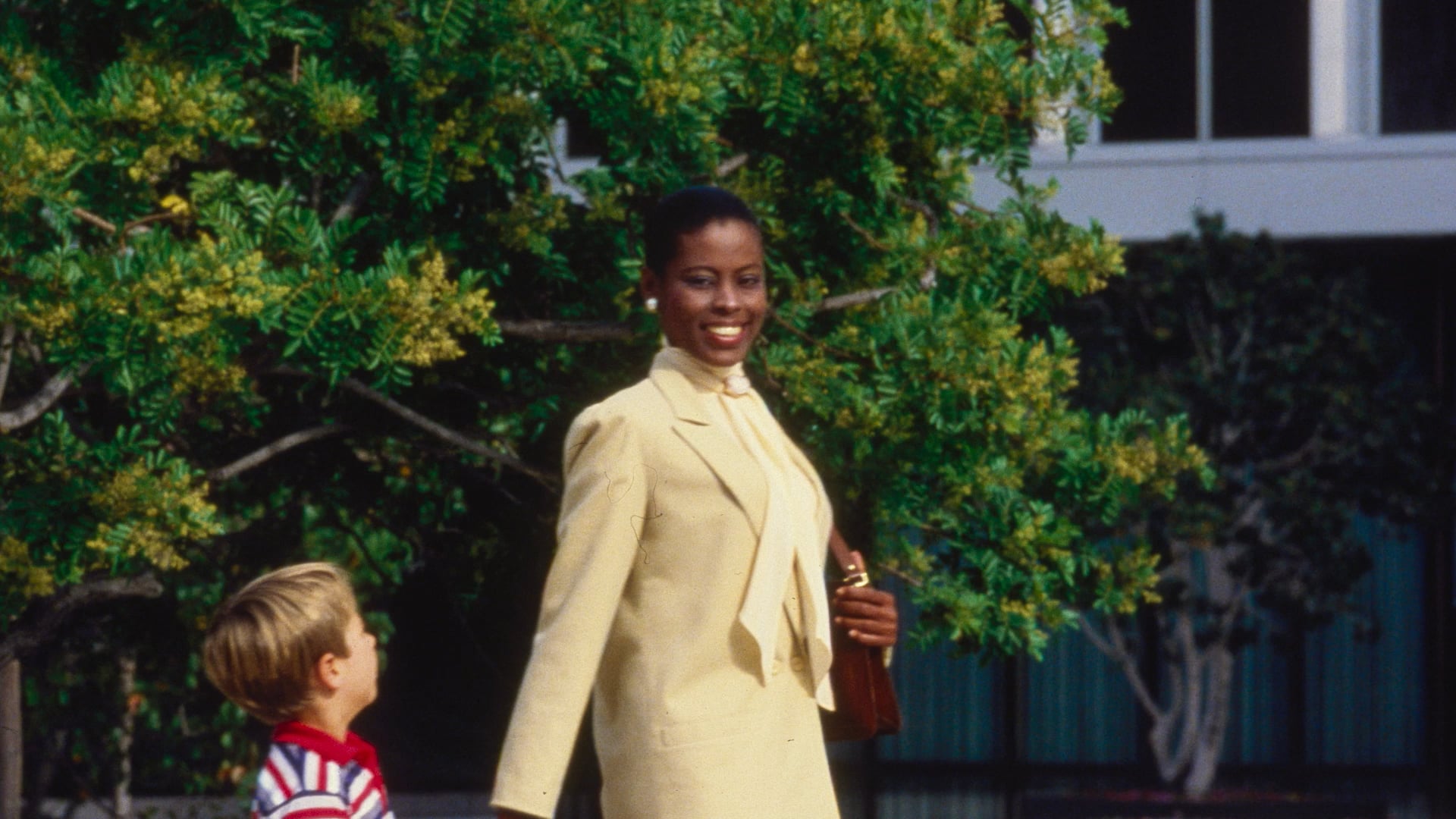 SEEKING MAVIS BEACON - DIGITAL SPOT "DIGITAL FOOTPRINT" 16x9