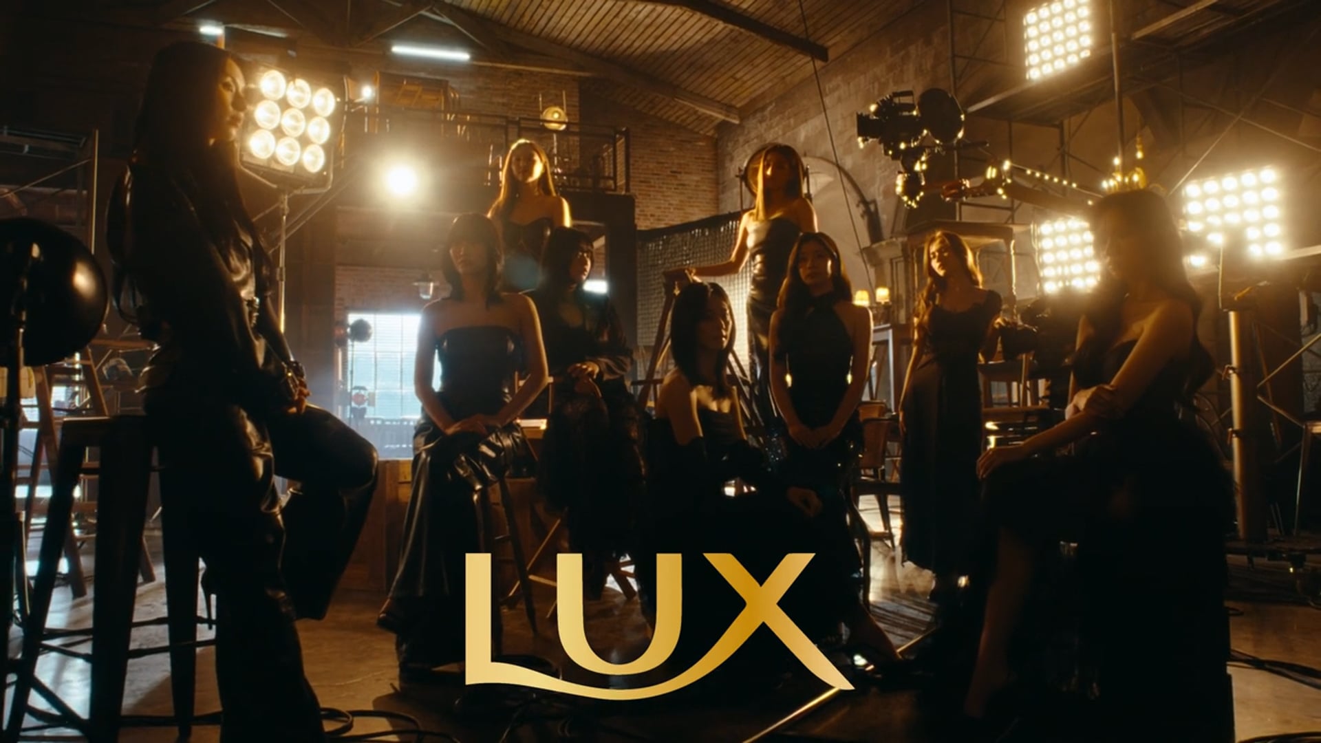 LUX x TWICE