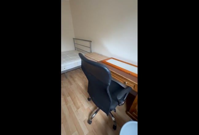 Double Room Large Hse 4min BusStop-Parking-FREE BB Main Photo