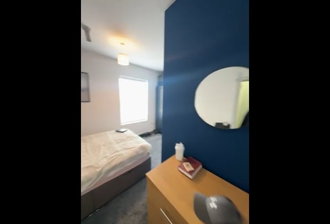 1 double bed, en-suite, ST6 Main Photo