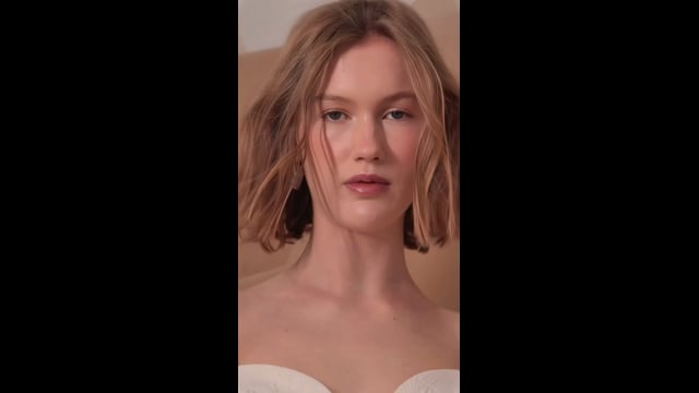 Vestido mídi evasê com pregas saia, em jacquard