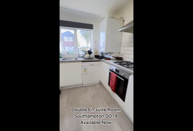 Double En-suite Room - SO14 Main Photo
