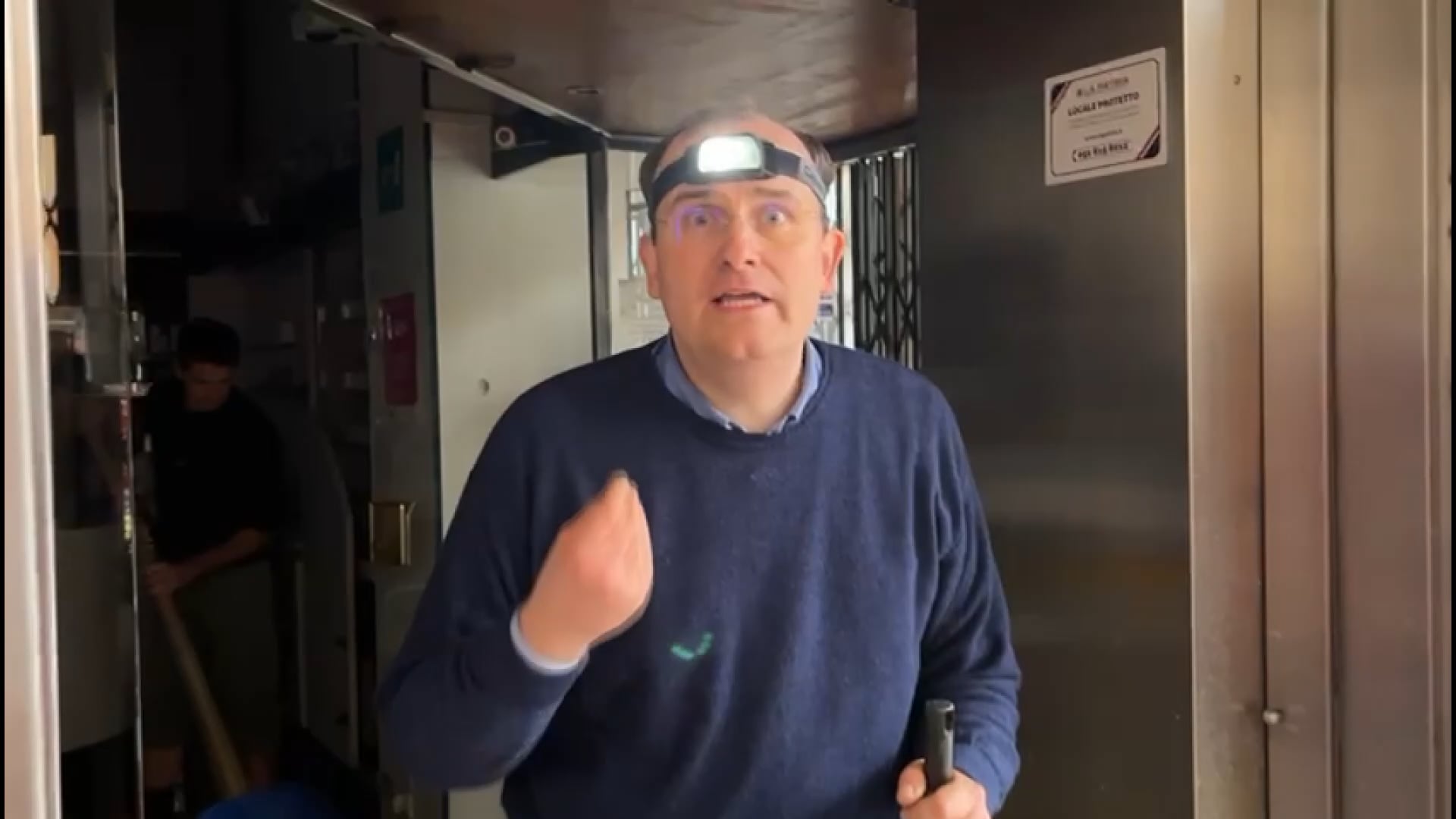 Il farmacista di via Riva Reno urla a Lepore di dimettersi