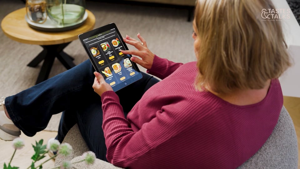 Video afspelen "Commercial | Tastes & Talkes - Hapjes vol smaak (2024)"