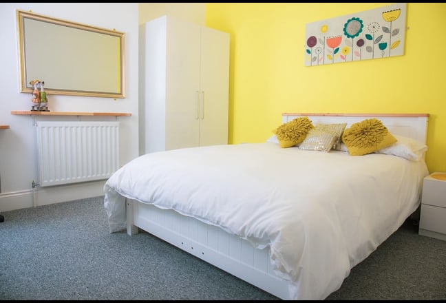 5 Star Immaculate Double Room Available Now ! Main Photo