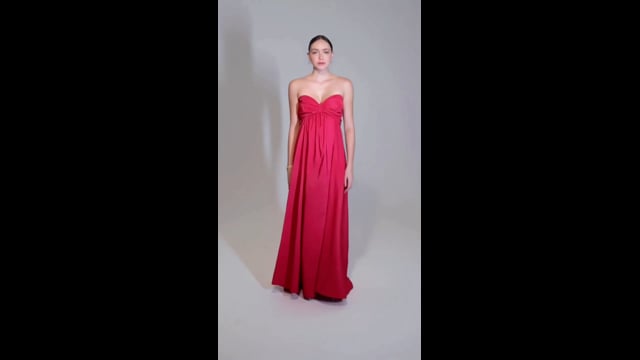 Vestido longo,tomara que caia, com laço, em tecido tecnológico.