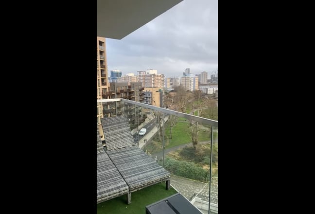 Double Bedroom with Juliet Balcony in E14 Main Photo