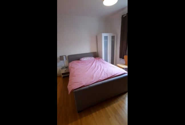 One Large Room Available in All Ladies Flat Main Photo