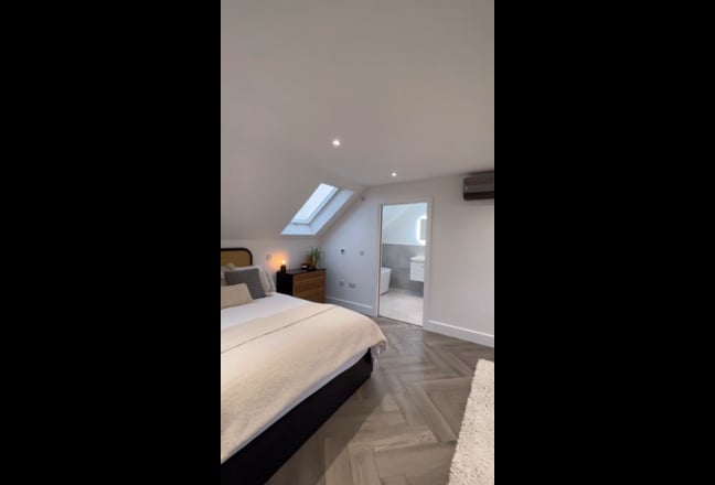 Beautifully spacious double en-suite room Main Photo