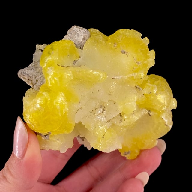 Brucite (rare rich yellow color)