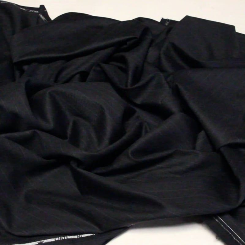 Vidéo: Tissu tailleur sergé 100% laine mérinos super 100's - Rayure craie fond anthracite