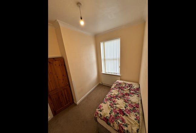 Single room a girl rent in a shared house  Main Photo