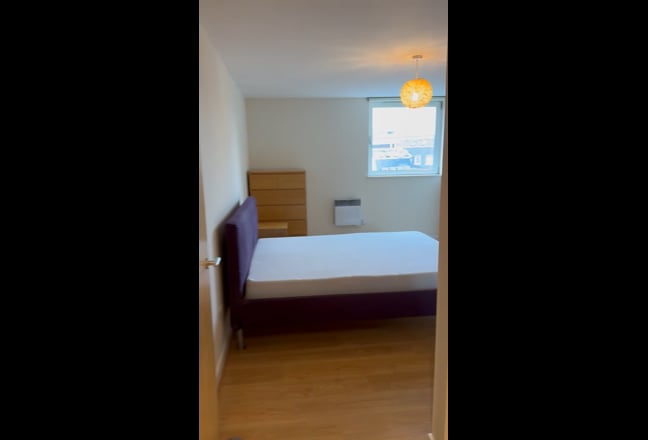 Ensuite Room Available –  Near Canary Wharf 8 min Main Photo