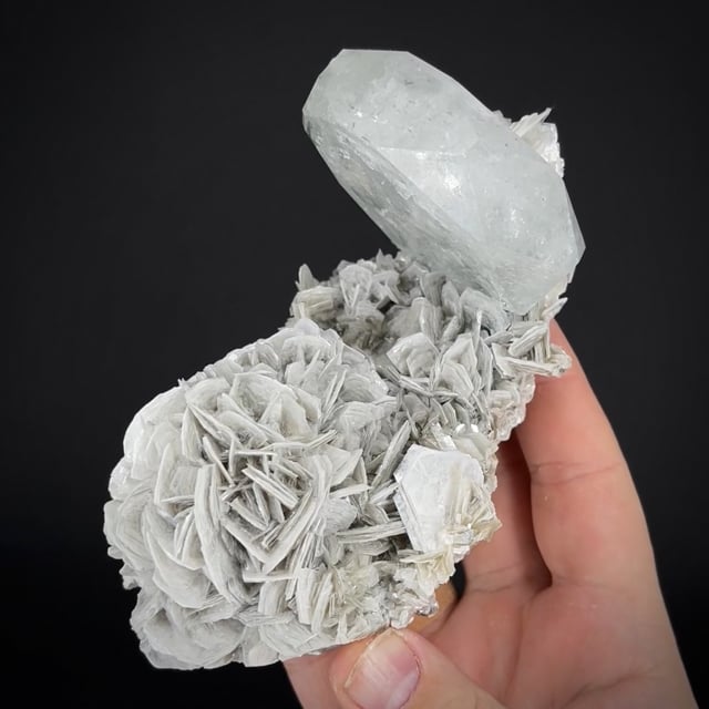 Beryl var. Goshenite & Muscovite (superb)