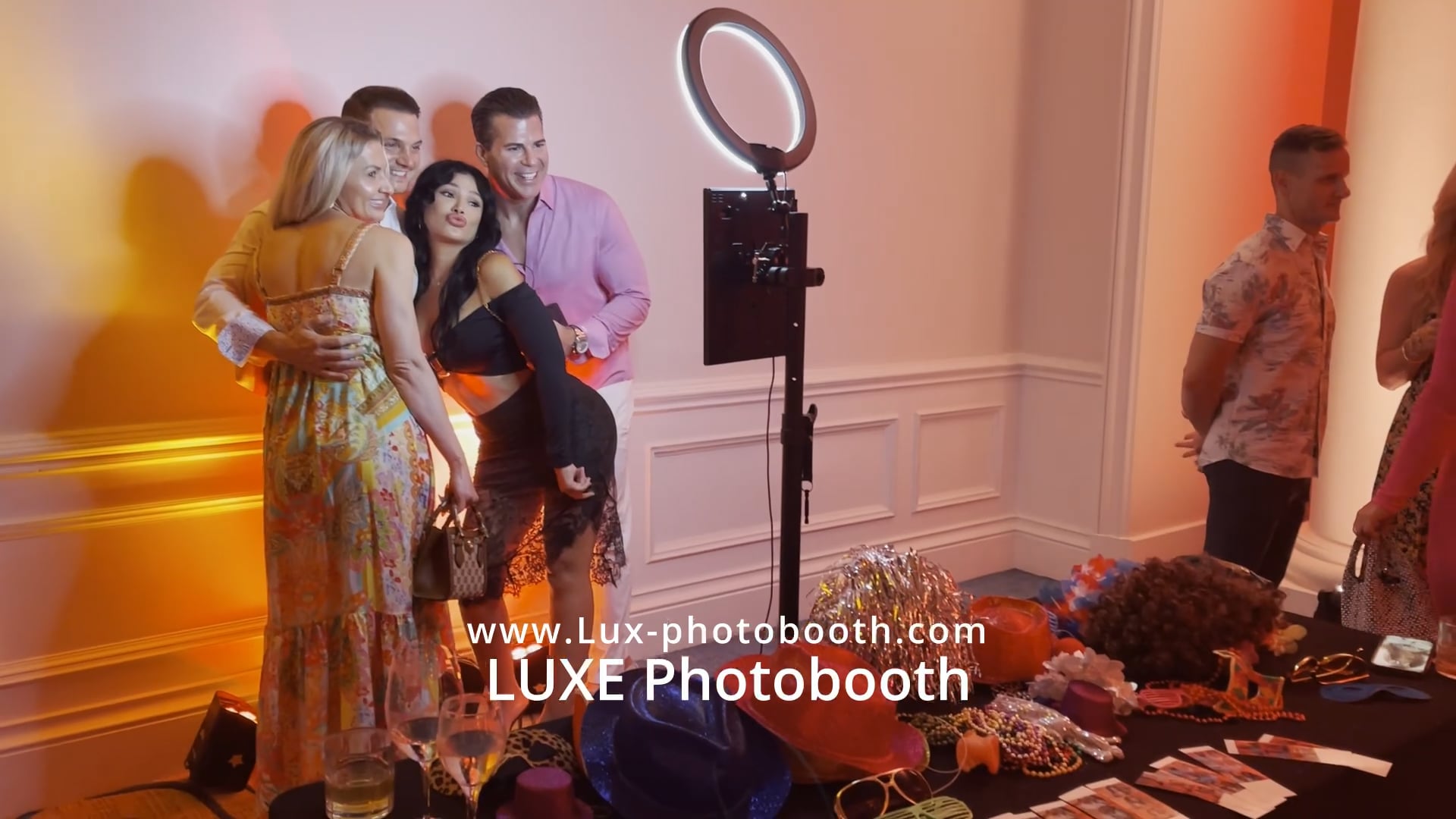 Promotional video thumbnail 1 for Luxe Photobooth