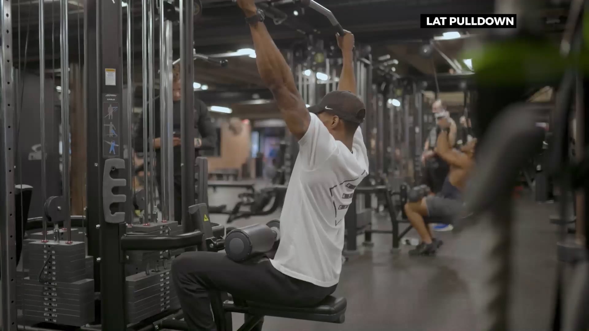 LAT PULLDOWN