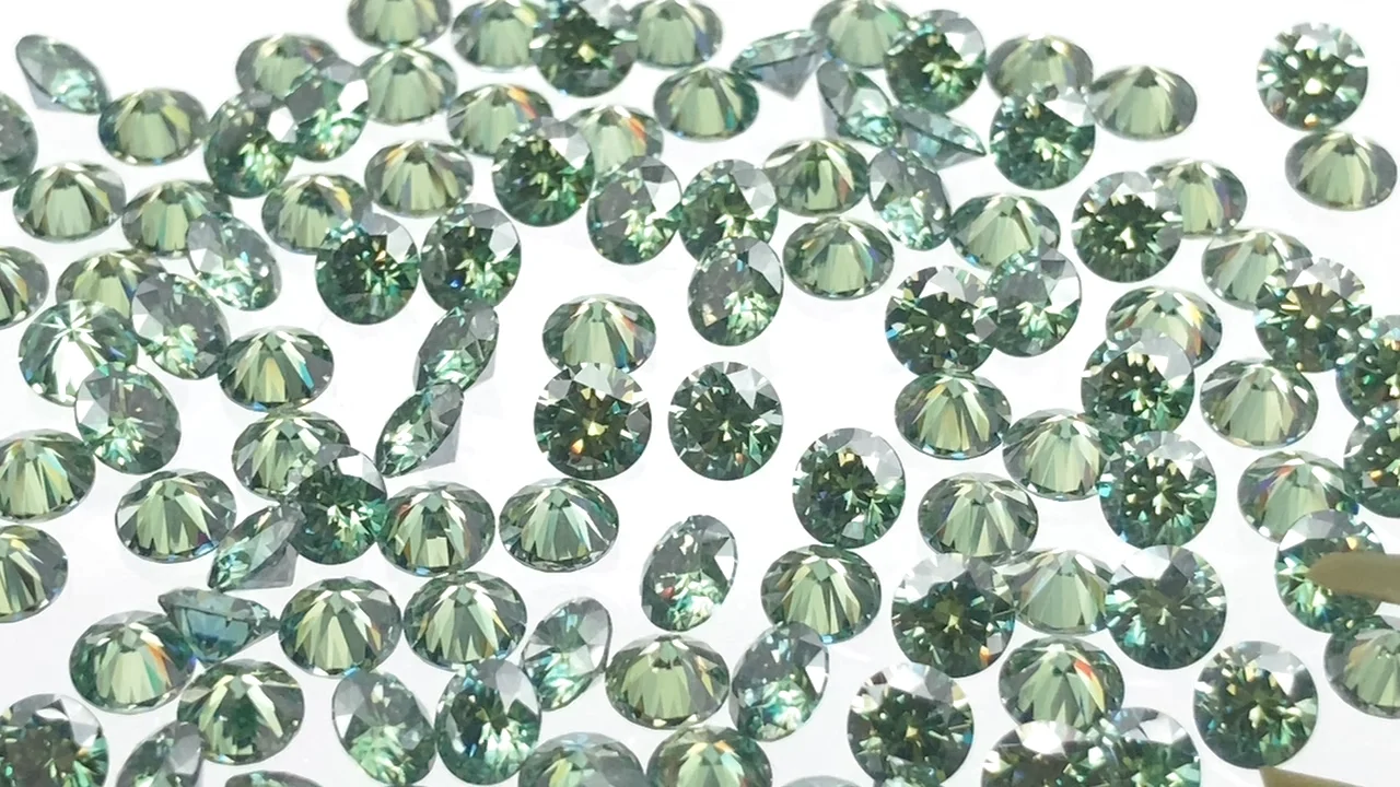 動画】モアサナイトAAA ルース ラウンドファセットカット4×4mm